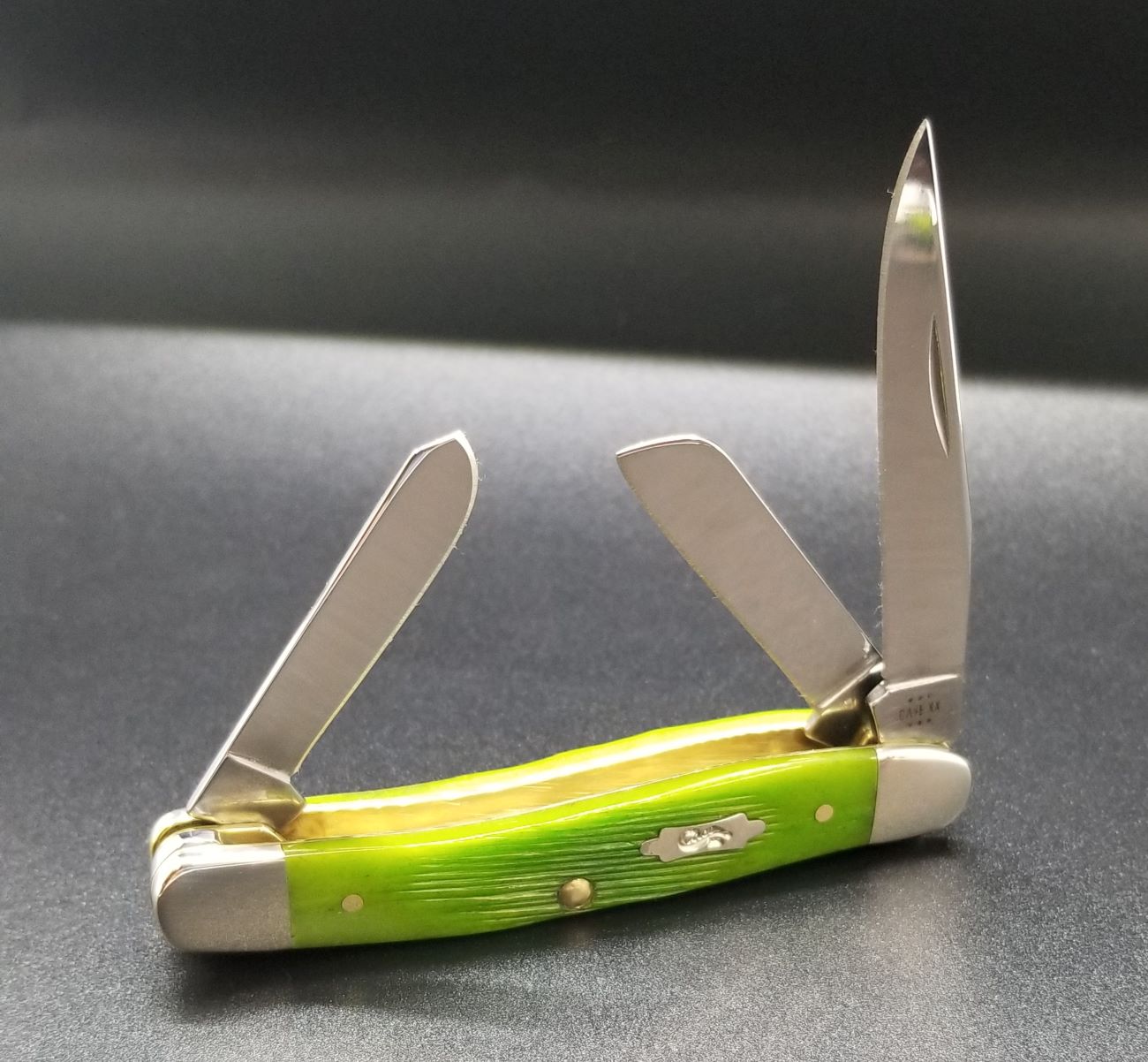 CASE 61041 3-BLADE MED STOCKMAN BARNBOARD JIG LIME GREEN BONE - A.W. Graham Lumber LLC